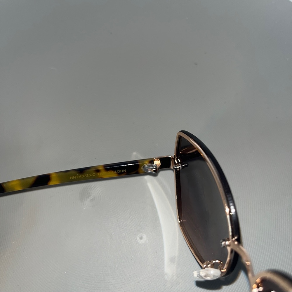 TAHARI New Cat Eye Sunglasses - th860d8 - Picture 4 of 6